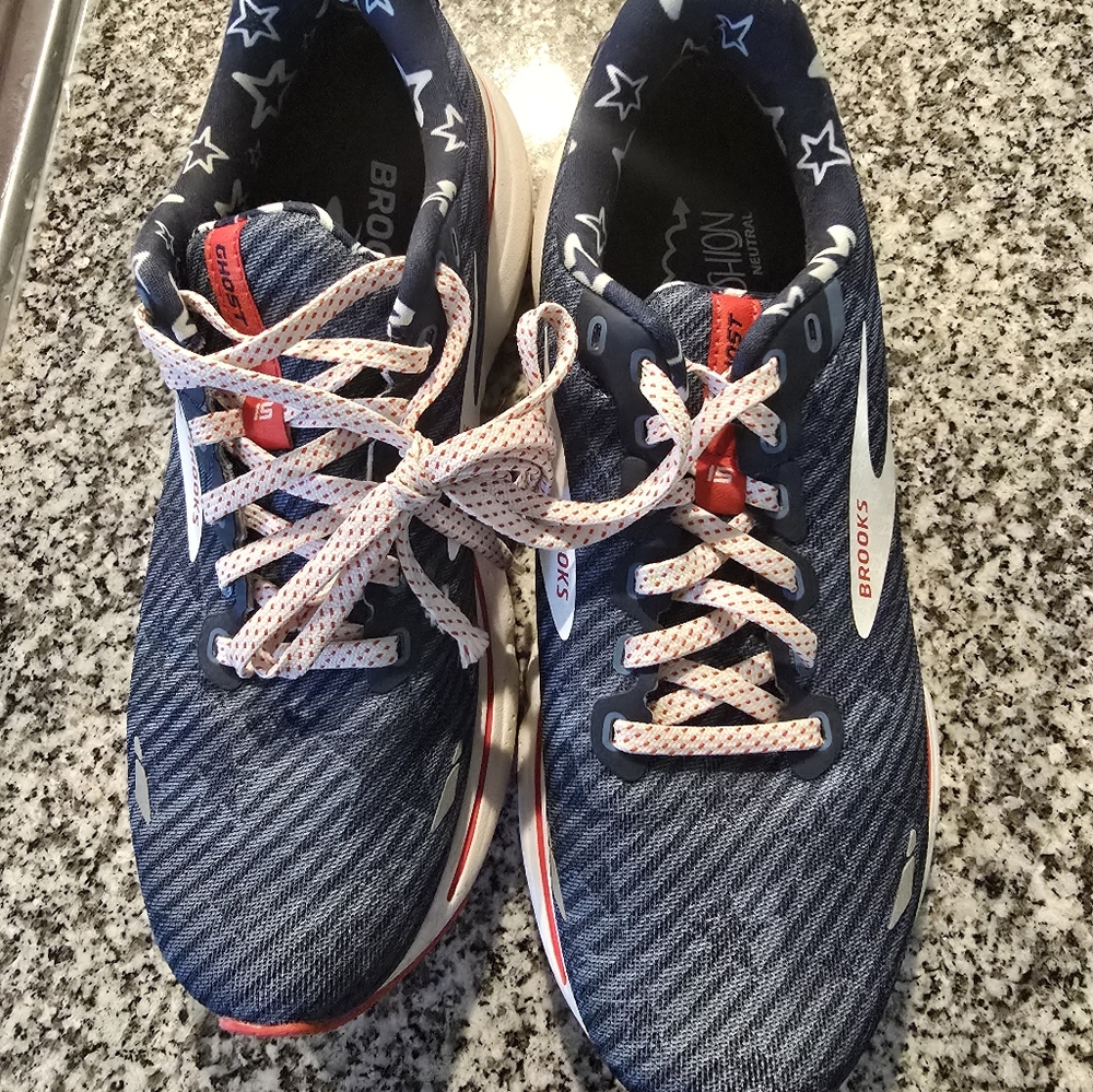 Brooks Ghost Sneakers Size 9.5